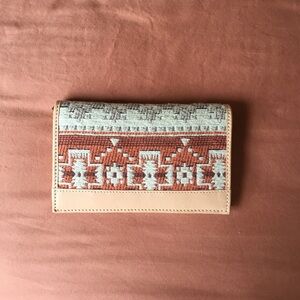 NWOT PENDLETON Patterned Tan and Cream Women's Clutch Wallet